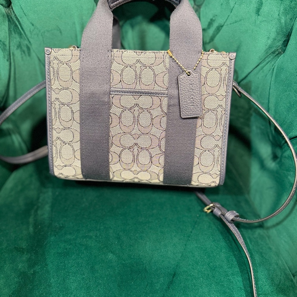 Coach Smith Tote Bag 24 In Signature Jacquard MSRP $159 Gold Navy Midnight Navy